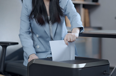 Penghancur kertas Deli