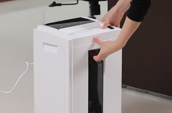 Penghancur kertas Deli ET051 01