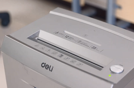 Penghancur kertas Deli ET095 01