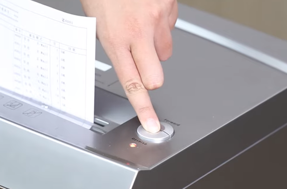 Penghancur kertas Deli ET096 01