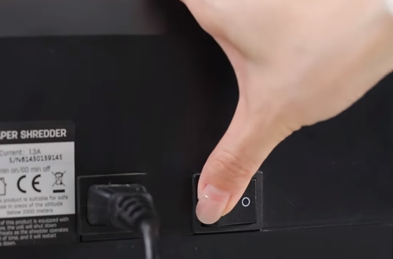 Penghancur kertas Deli E14400 01