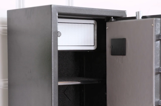 01 Deli ET622 kotak aman kunci ganda